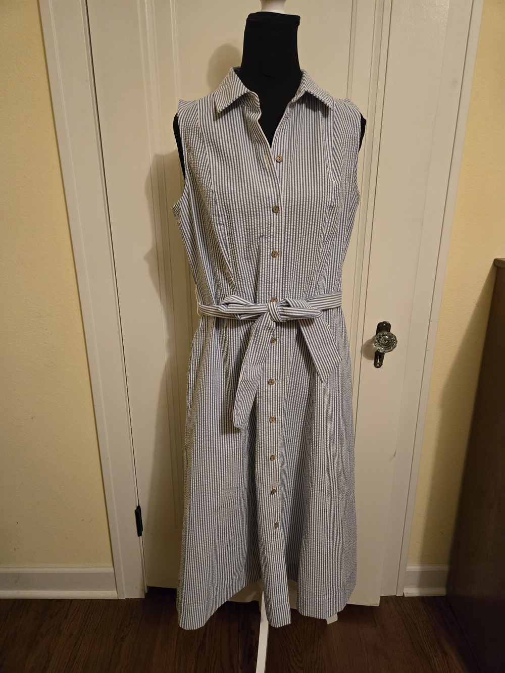 Anne Klein Seersucker Striped Shirt Dress Midi Sleeveless Tie Waist Size 6